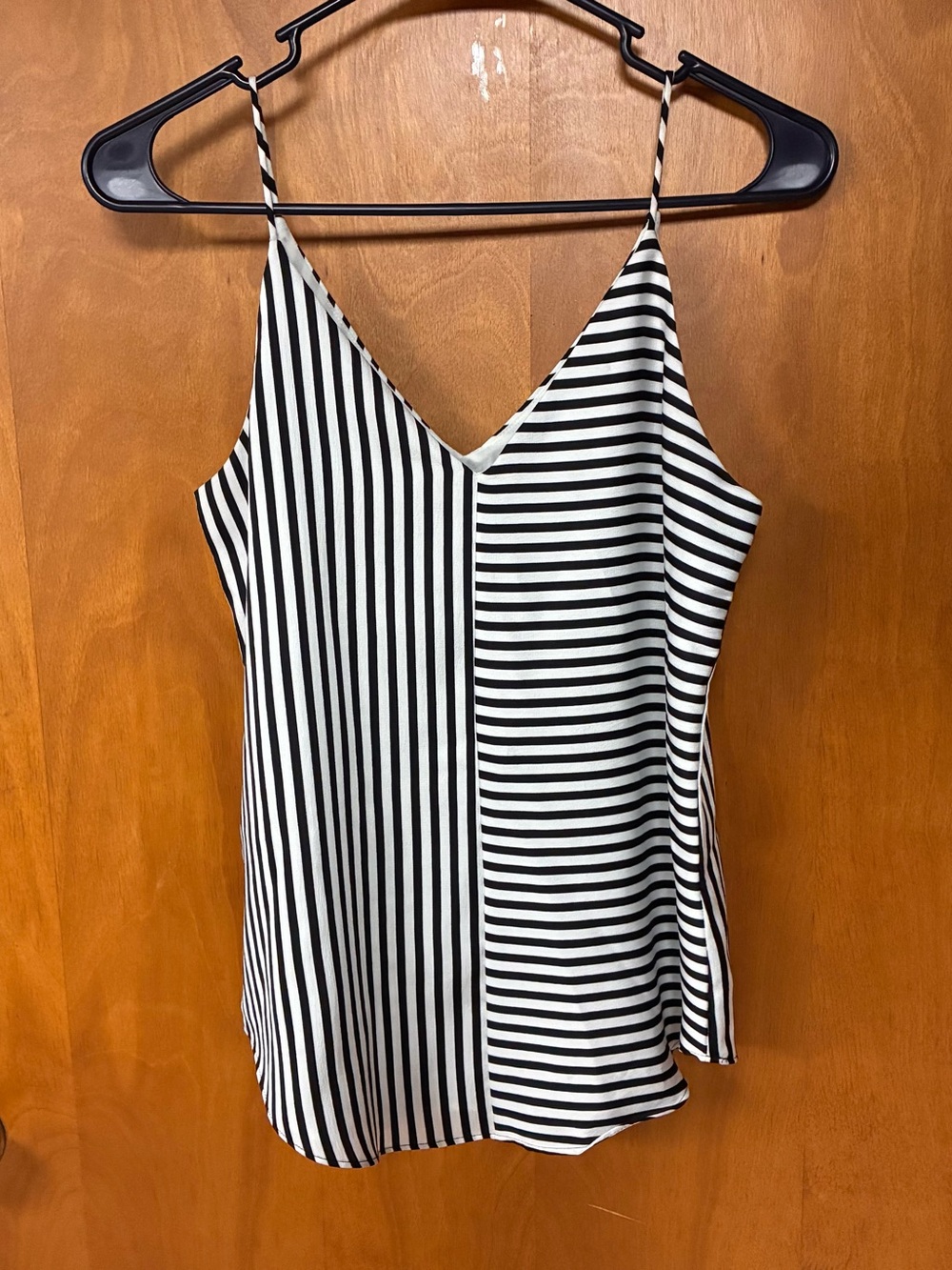 EXPRESS Striped V-Neck Spaghetti Strap Tank Top - Black & White SZ XS
